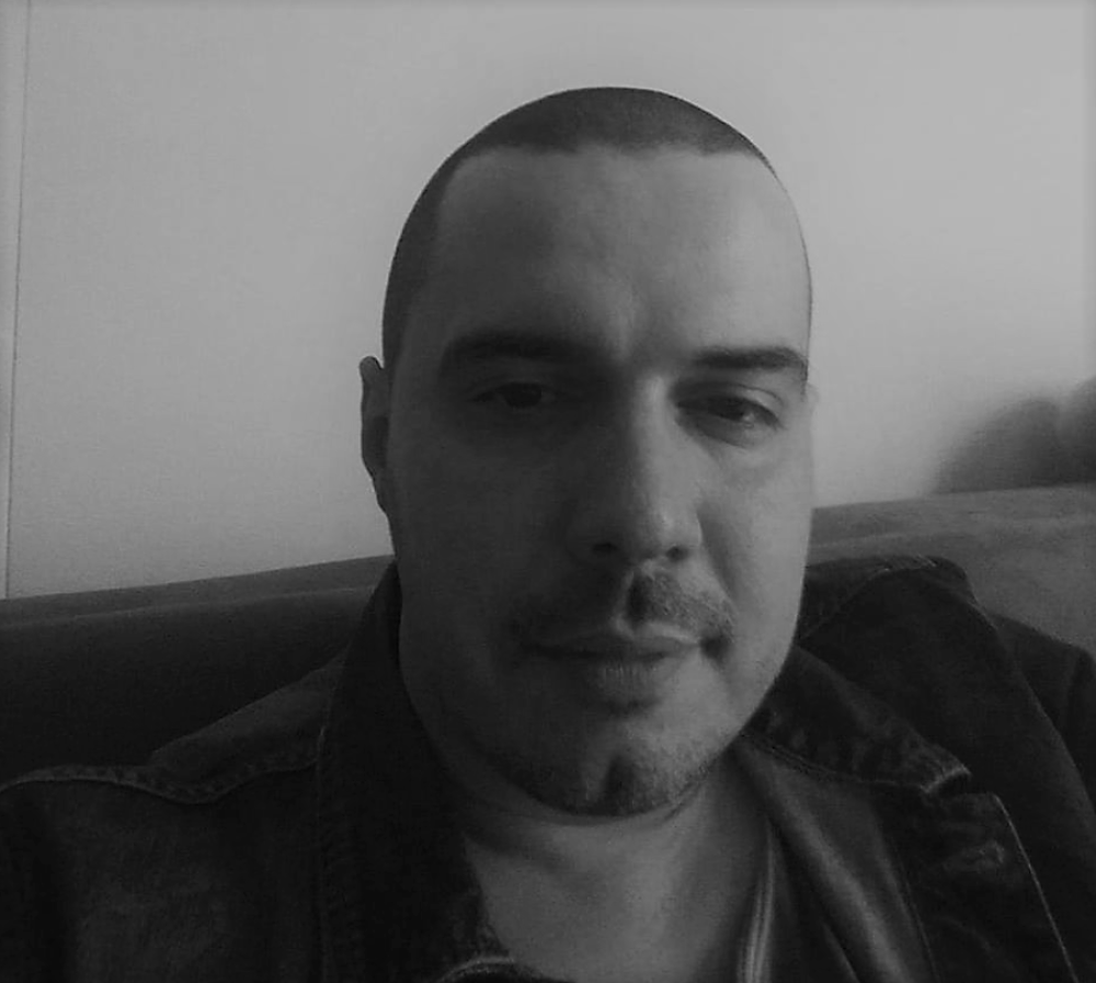 Bojan Tomović isekao vene zbog opake bolesti! Uputio poslednje reči: "Ne mogu više da se borim"