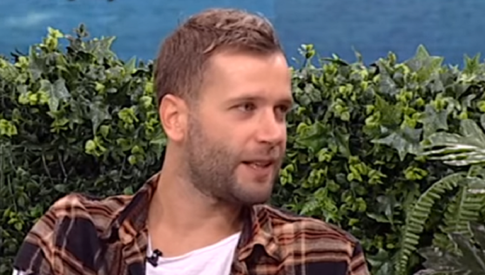 Pevač "Magla benda" progovorio o roditeljstvu: U julu je postao otac, a tek sada je ćerki kupio prvi poklon