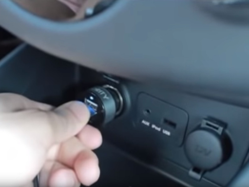 Punite telefon u kolima svaki dan? Ovo su dobri razlozi zašto već danas morate da prestanete!