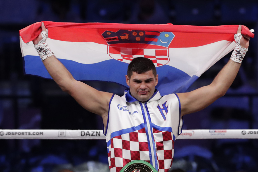 Hrvatski bokser ušao uz pesmu Tompsona pa prebio Amerikanca nedozvoljenim potezom! (FOTO/VIDEO)