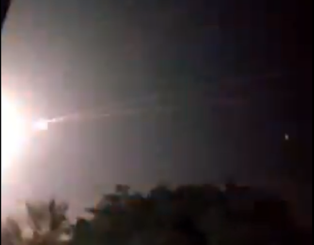 Zaurlali projektili, odjeknule strahovite eksplozije (VIDEO)