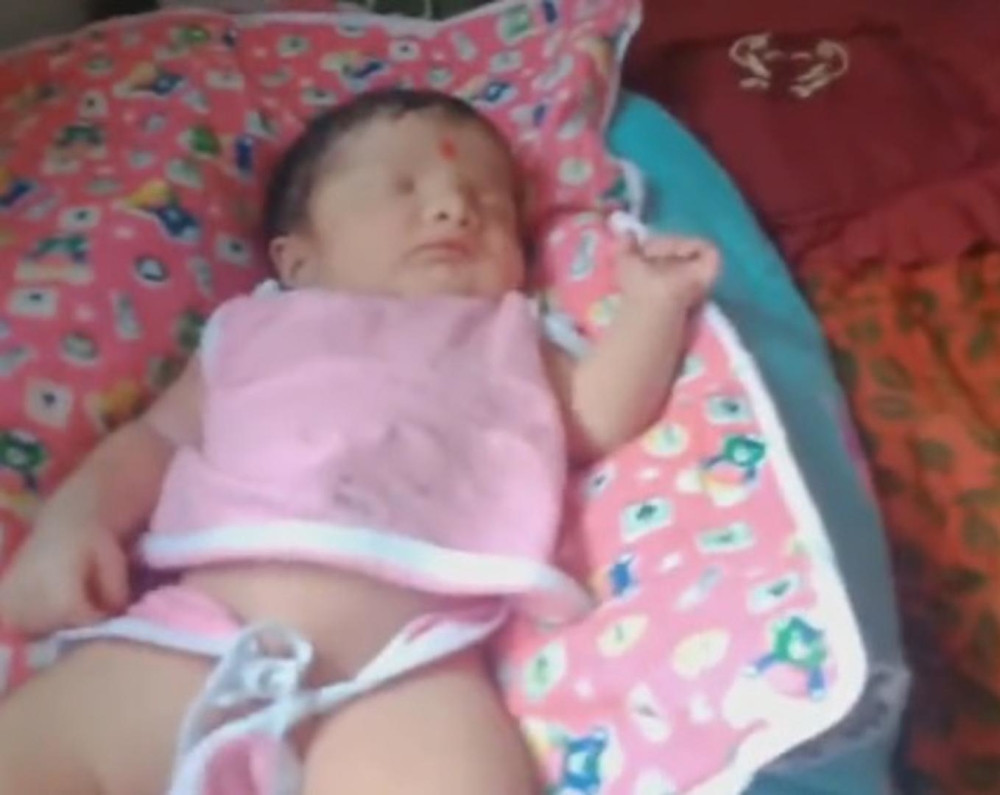 Dobili zdravu i pravu devojčicu, a onda su videli njene prste na rukama i nogama (FOTO)