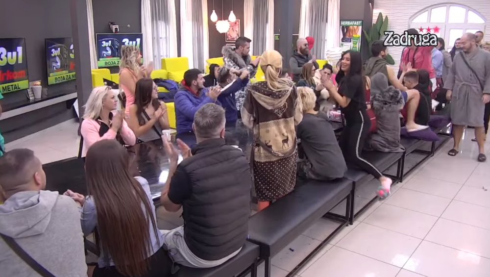 Umesto da uđe u Zadrugu, završio u bolnici! Potresnom fotografijom pevač obavestio javnost o svom stanju! (FOTO)