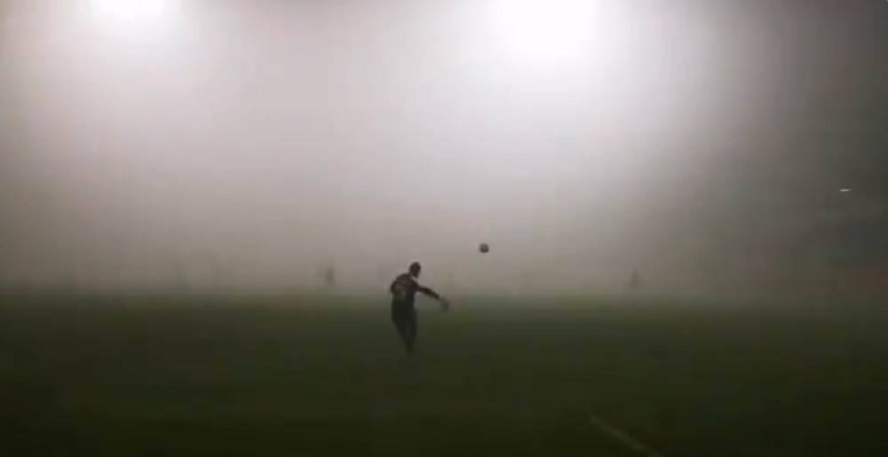 Ne vidi se prst pred okom, a kamoli lopta! U meču Superlige je bilo uspeh ostati živ i zdrav (FOTO/VIDEO)