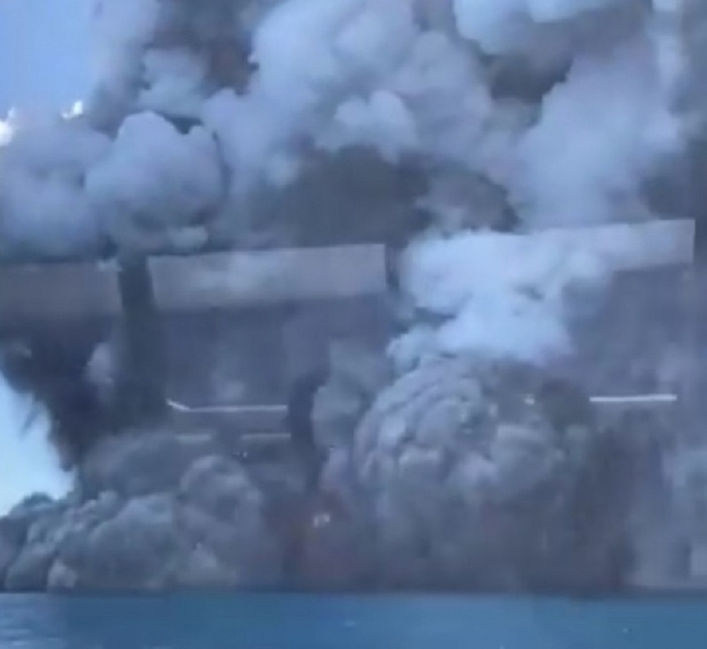 Počeo da baca pepeo po popularnom turističkom mestu, preko 20 ljudi povređeno