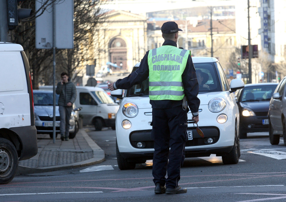 Saobraćajci kontrolišu novi prekršaj! Kazne za vozače od 20.000 do 40.000 dinara