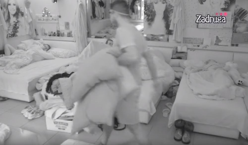 Dejan Dragojević nije mogao očima da je gleda pa u cik zore napravio zid između njih! (VIDEO)