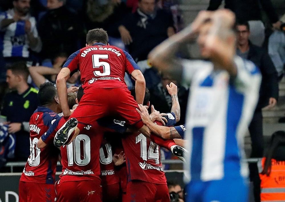 Igrač Osasune ostao nepomično da leži na terenu, hitno prevezen u bolnicu (VIDEO)