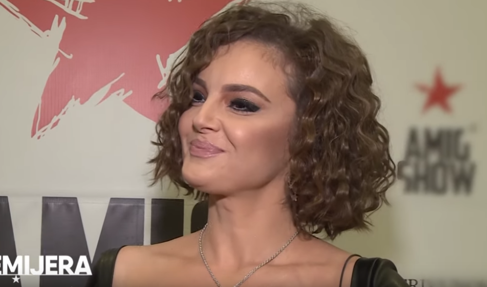 Ova srpska pevačica grmi u četvrtoj deceniji, skoro se razvela, a sada svi bruje o njenoj novoj ROMANSI! (FOTO)