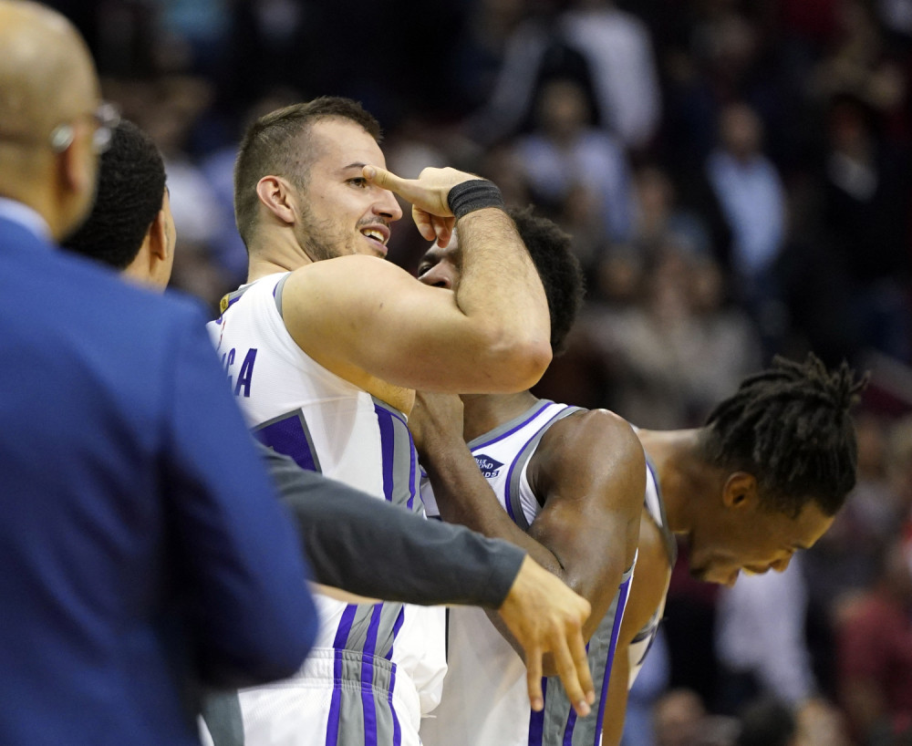 Nadmeni Amerikanac urlao na sav glas, a onda mu Srbin očitao lekciju koju će pamtiti (VIDEO)