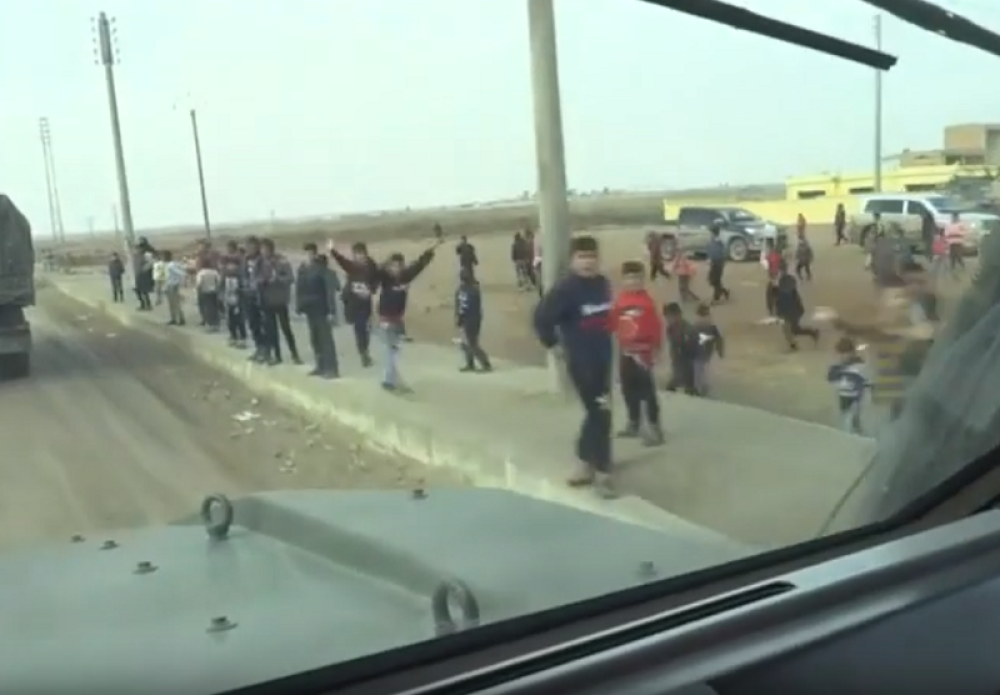 Civili nasrnuli na vojni kontingent, Rusi uleteli i spasili američe vojnike od linča: Vratili smo ih u bazu