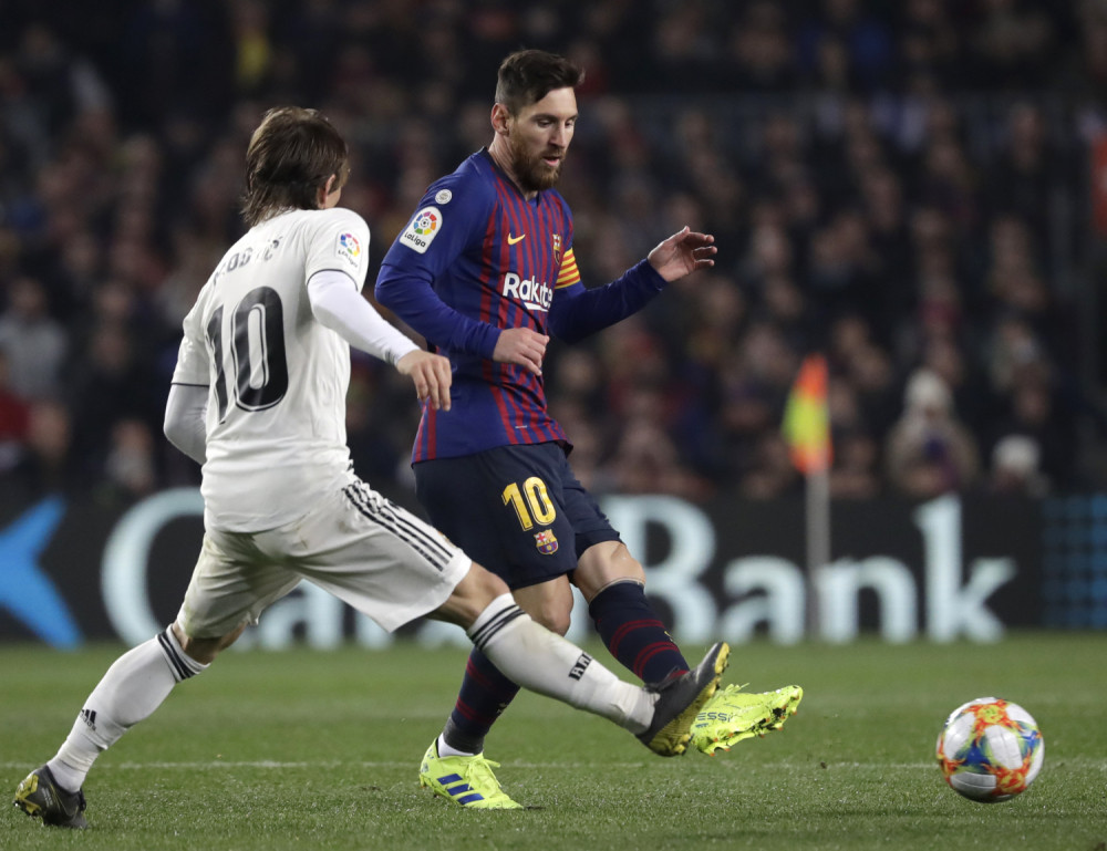 Prvo ime Barselone pokazalo gluteus tokom "El Klasika"! Usred prepunog "Kamp Noua"! (FOTO)