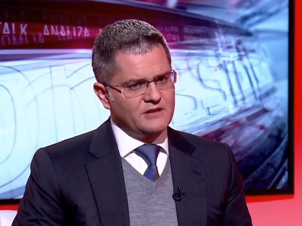 Ponovo provocira građane Srbije, ovog puta iz Rokfeler centra u Njujorku (VIDEO)