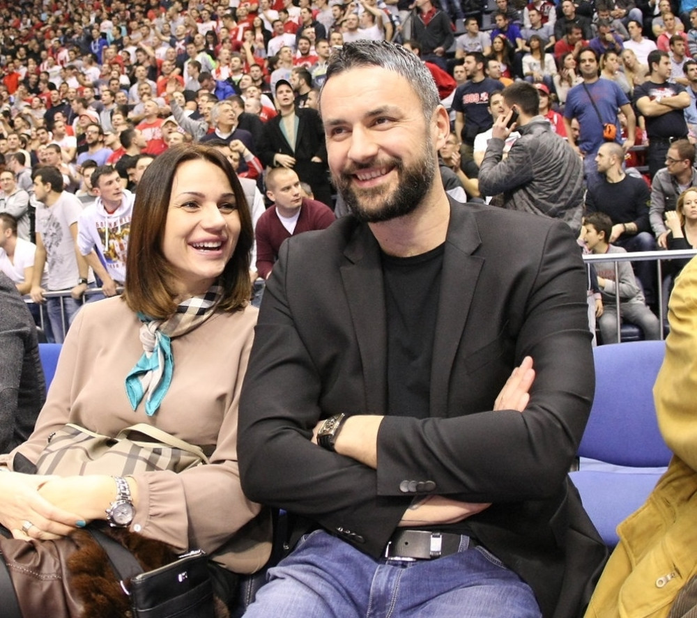 Gurović potpuno izgubio kontrolu, ošamario ženu pa ćerki iskrivio nos