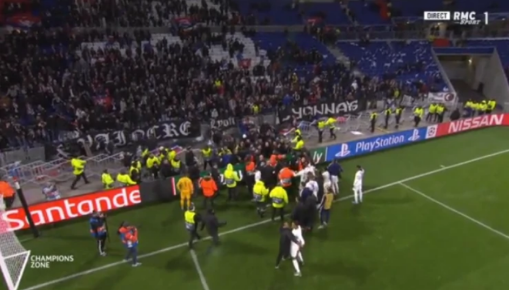 Prošli u narednu fazu Lige šampiona pa se pobili sa svojim navijačima posle utakmice! (VIDEO)