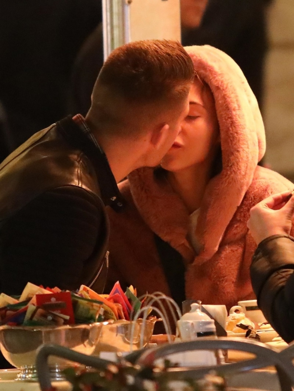 Ups, SERGEJ ULOVLJEN: Vreli poljupci u Rimu!