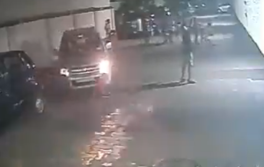 Deca se igrala na ulici, a onda je auto brutalno pregazio dečaka! Posle nekoliko sekundi dogodilo se neviđeno čudo (VIDEO)