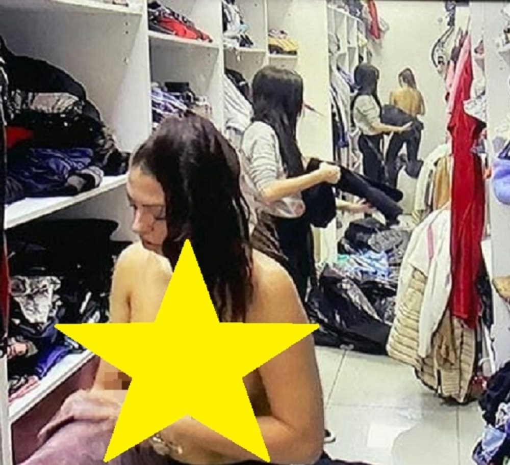 Gole grudi zadrugarke u krupnom planu (FOTO 18+)