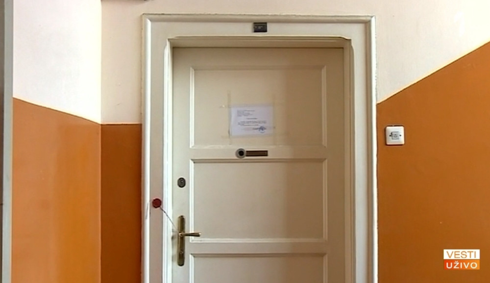 Halo, policija?! Kroz plafon mog stana propao je čovek!