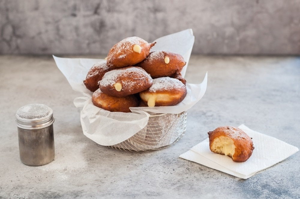 Krofne sa kremom koje vraćaju u detinjstvo: Recept naših baka za slatku čaroliju