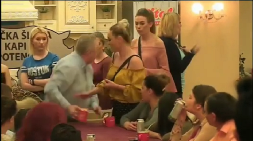 Žabac brutalno napao Milijanu! Ovakav horor do sada nije zabeležen ni u jednom rijalitiju (VIDEO)