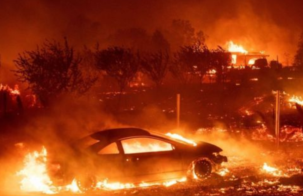 Zbog požara naređena evakuacija desetina hiljada ljudi