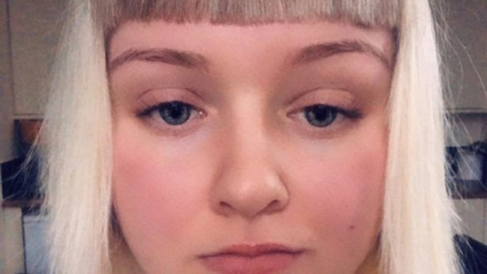 Spustio je aparat i rekao "Oprosti", kada je dotrčala do ogledala umalo se nije onesvestila! (FOTO)