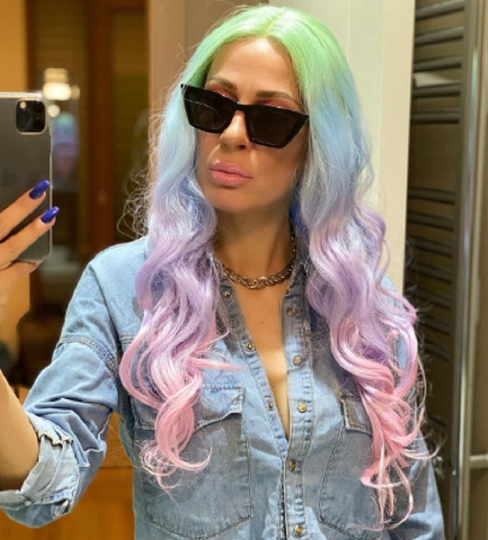 Pevačica nakon 18 godina promenila lični opis, zbog njene nove frizure svi se krste (FOTO)