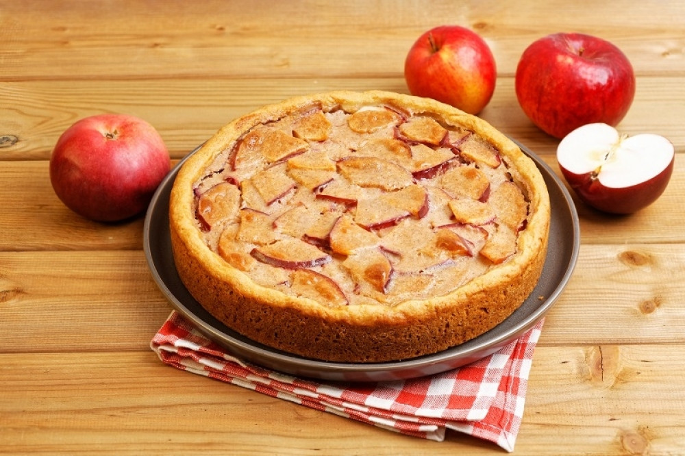 Sočni kolač od jabuka i jogurta: Savršen recept za zdravu i laganu poslasticu