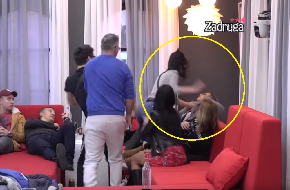 Tara prvo ošamarila Ivu pa počela da je davi! Jezivi krici odzvanjali Zadrugom (VIDEO)