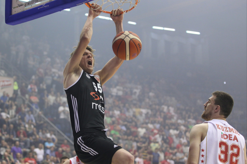 Besni navijač mu tražio pare koje je izgubio na kladionici, a bivši košarkaš Partizana mu originalno odgovorio! (FOTO)