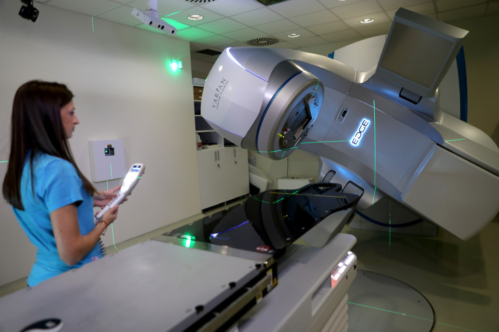 Zahvaljujući zračenju, ovom aparatom pojedinim pacijentima je produžen život, a nekima je potpuno iskorenjena zloćudna bolest!