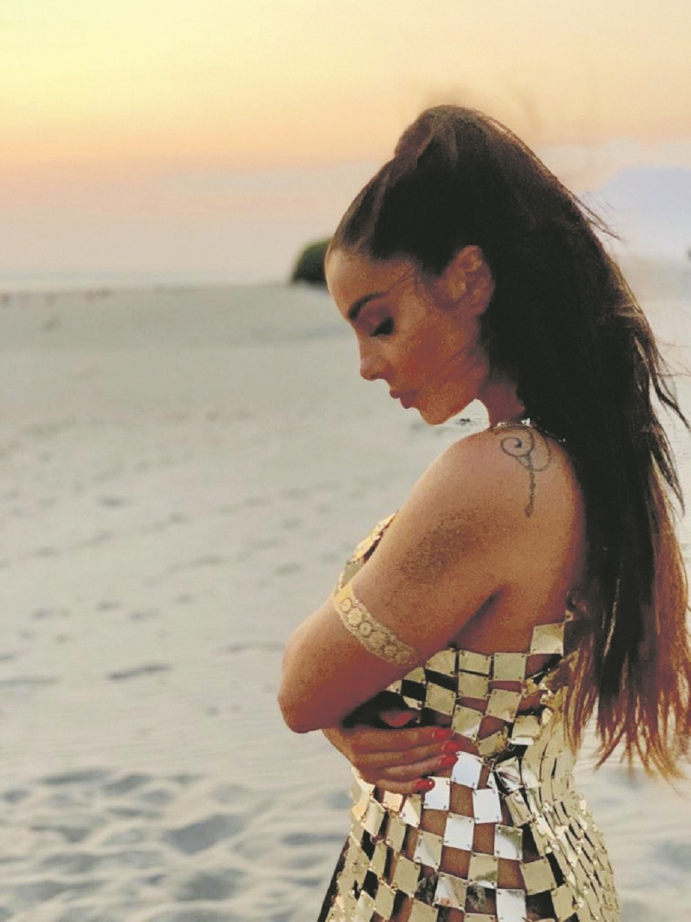 Mia Borisavljević obelodanila nikada provokativnije slike: Pevačica istakla atribute u prvi plan (FOTO)