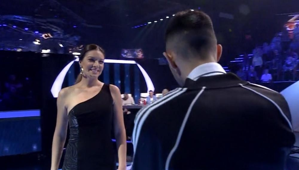 Takmičar odlepio na Sanju Kužet, posvetio joj romantičnu pesmu