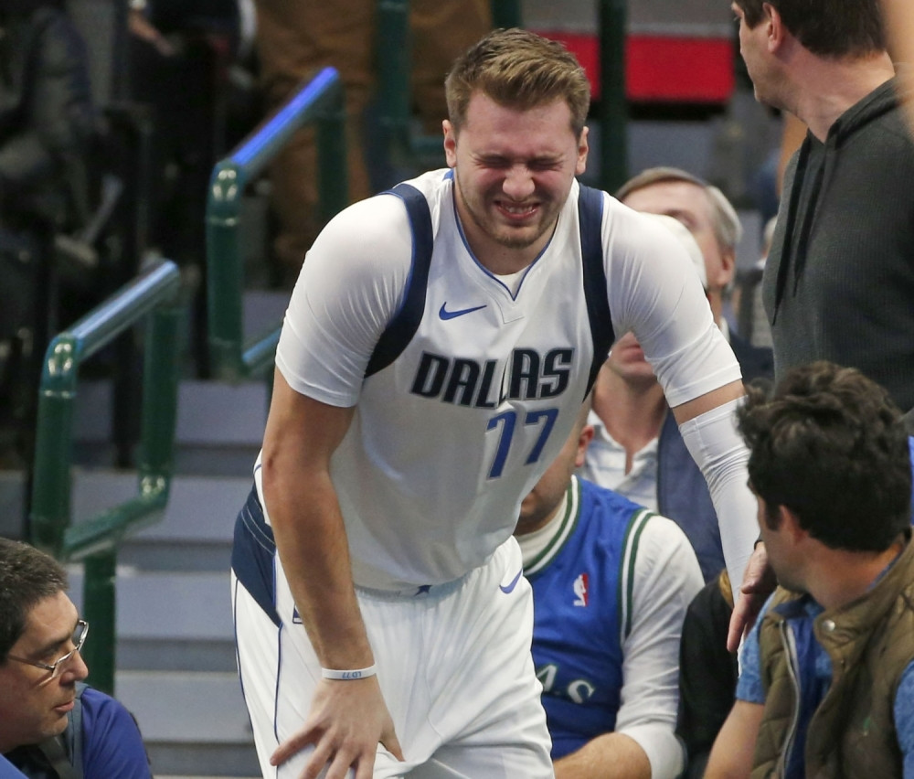 Dončić posle povrede, sa bolnom grimasom napustio teren! Poznata dužina pauze (VIDEO)