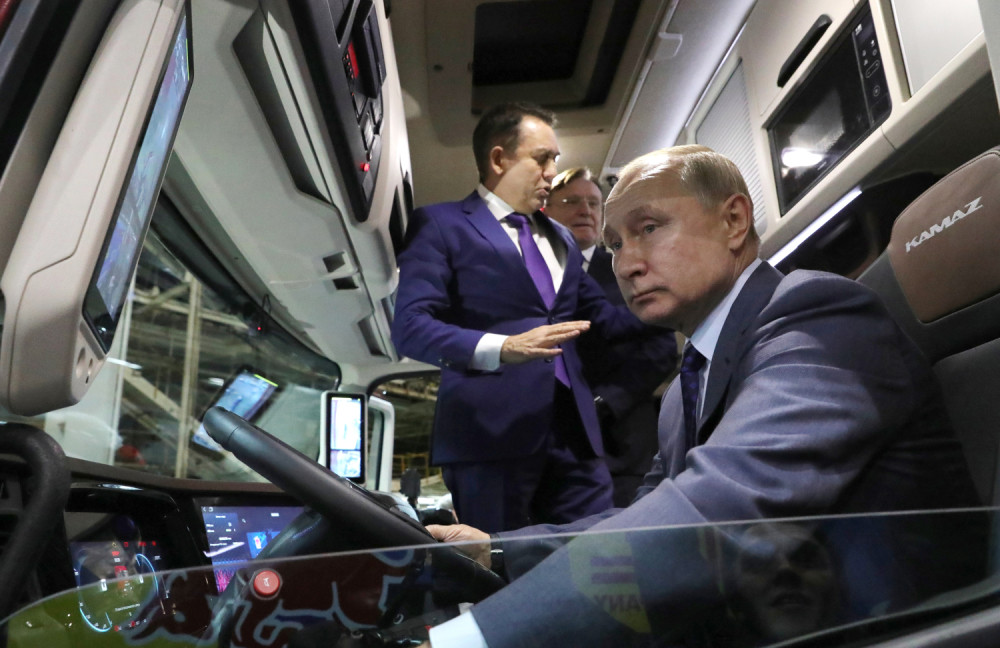 Putin vozom ušao na Krim (VIDEO)