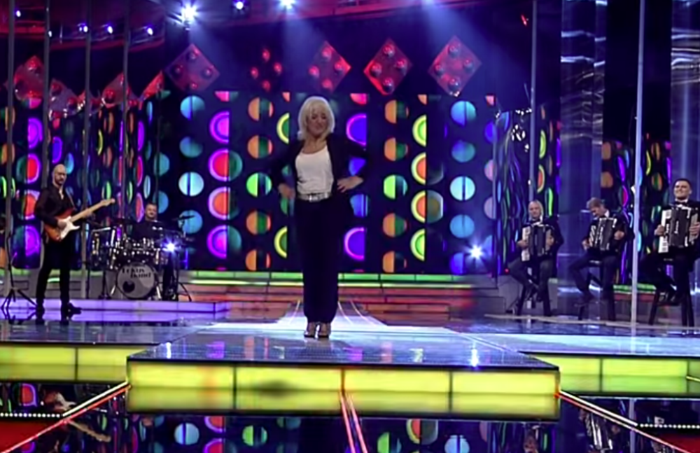 Naša poznata pevačica vodila bebu od 27 dana na nastupe, dan i noć pevala kako bi zaradila