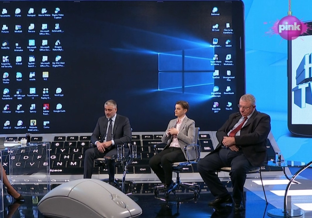 "To je slepilo i isključivost. Oni od nas prave kretene"