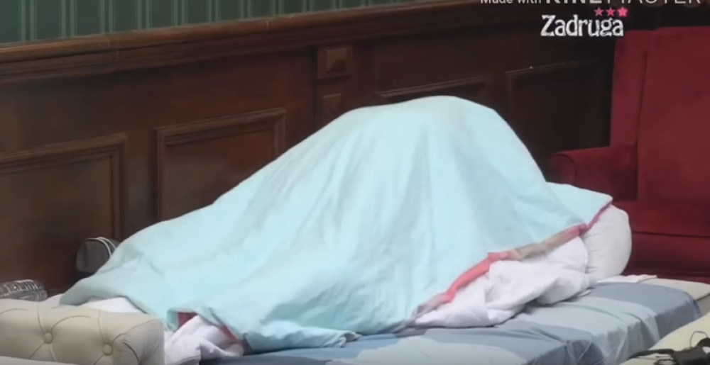 Miljana i Zola pokidali kafić od jakog se*sa! Usred dana bez blama pravili bebu!