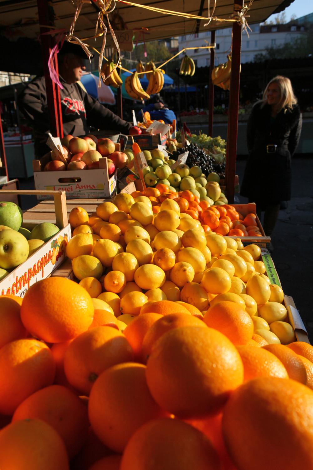 Genijalna ideja srpskog prodavca: Na pijaci odlučio da prodaje nesvakidašnju stvar (FOTO)