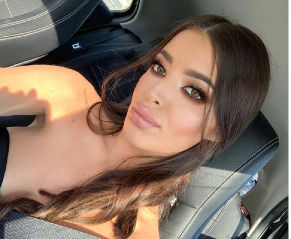 Dok je igrala Rajkovićeva supruga pokazala čime raspolaže, grudi sevale na sve strane (FOTO/VIDEO)