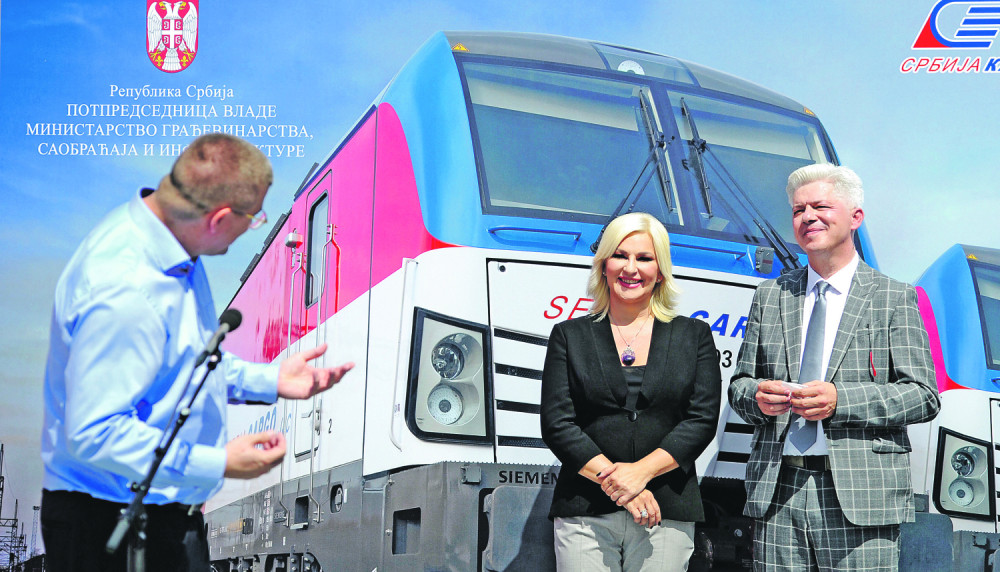 Direktor u odelu od 5.000 evra, a firma gubi stotine miliona