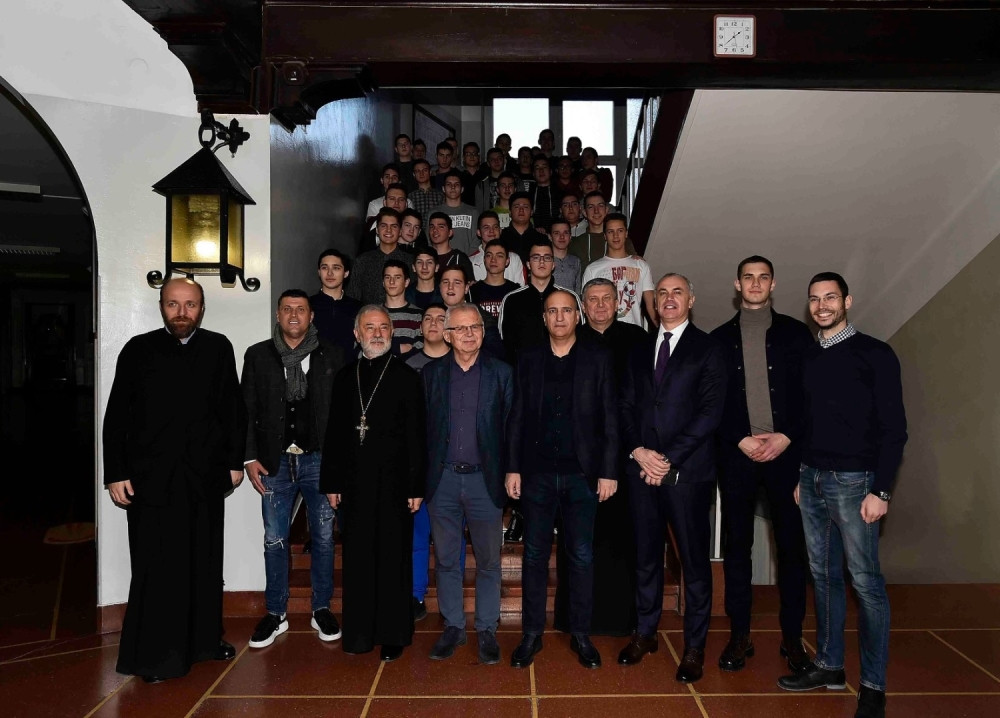 Delegacija Crvene zvezde posetila najstariju školu u Beogradu (FOTO)