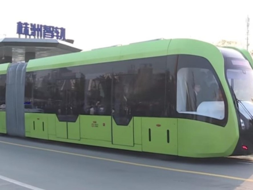 Voz bez šina i mašinovođe! Srbija dobija vozilo kao sa filma!