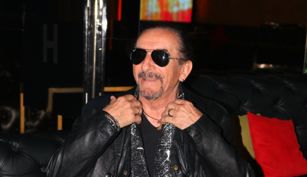 Njegov život može da stane u jednu knjigu: Život mu obležile strasne ljubavi, danas pored sebe ima 34 mlađu ženu! (FOTO)