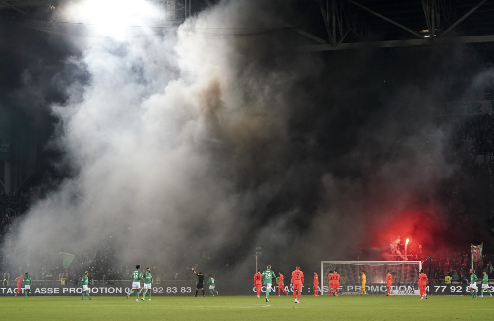 Sent Etjenu izrečena mera potpunog zatvaranja stadiona (FOTO)