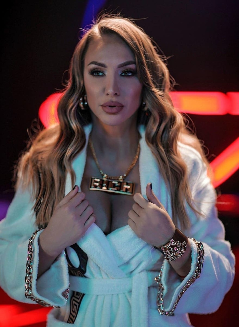 Goga Sekulić uživa u šetnji prestonicom sa svojim naslednikom (FOTO)