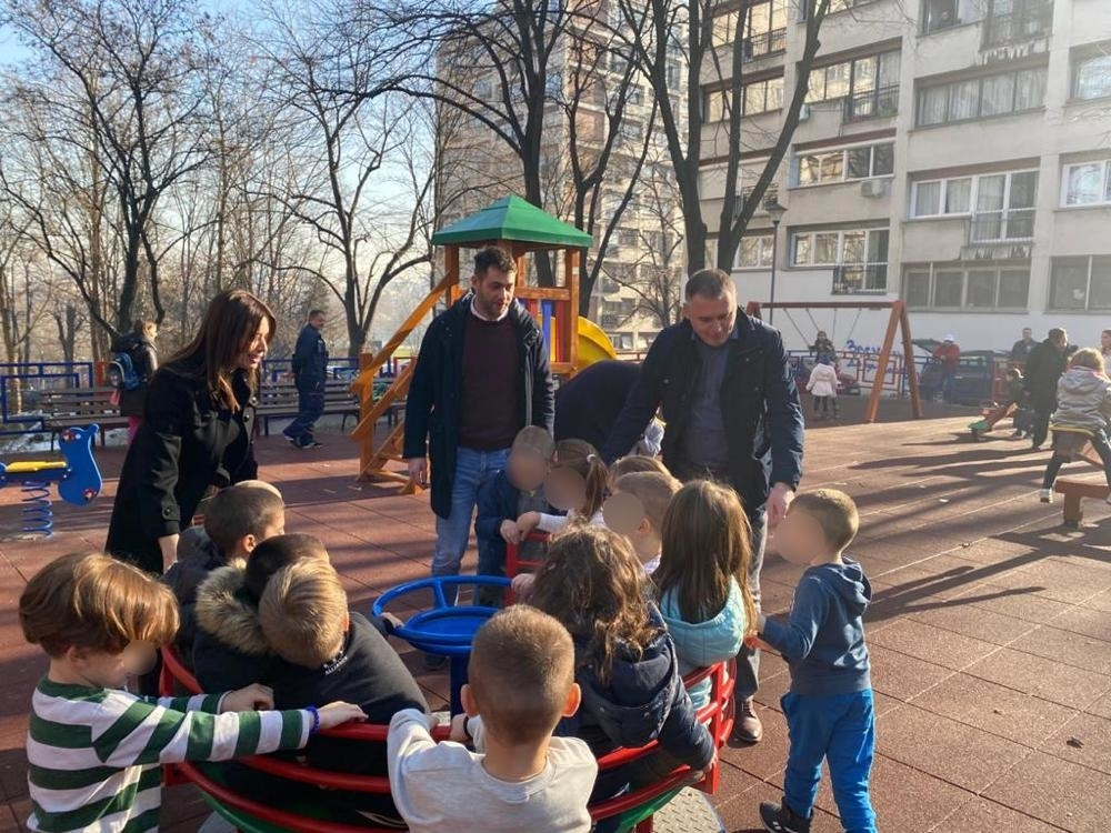 Otvoreno novo dečije igralište u ulici Ljutice Bogdana