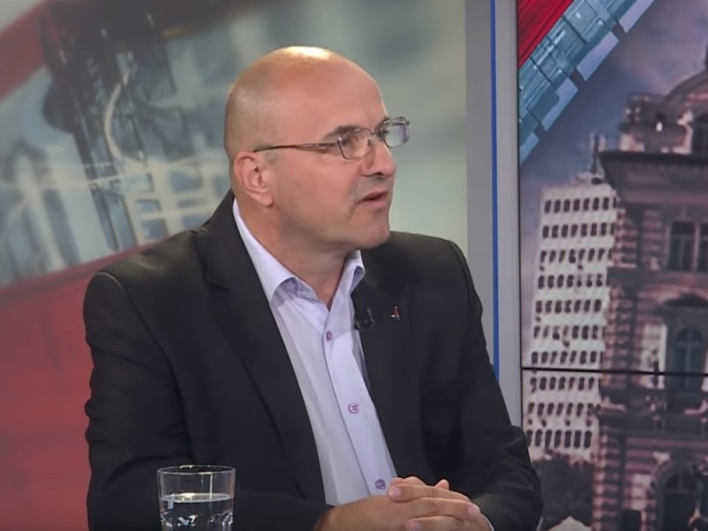 Bori Solunacu se bliži presuda za krivična dela, pa mu se iz straha pričinjava svašta