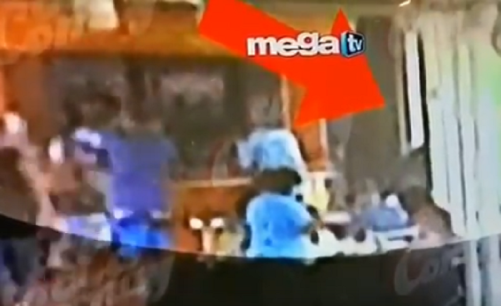 Podigao je iznad prozora, a onda je dete odletelo u dubine. Tada je usledio vrisak na brodu! (VIDEO)